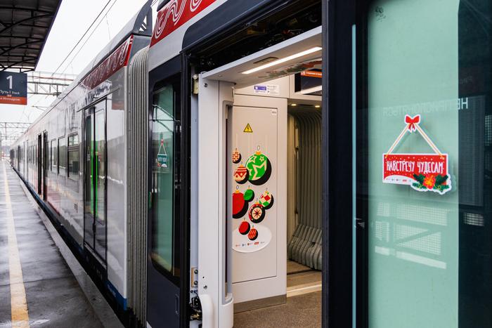 Поезда "Иволга" с новогодним оформлением запустили на МЦД