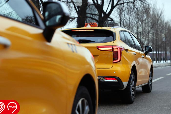 Инспекторы МАДИ усилят контроль за водителями такси в новогодние праздники