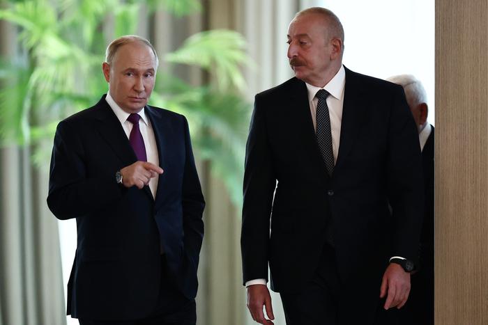 Лидеры России и Азербайджана обсудили авиакатастрофу с азербайджанским самолётом в Актау