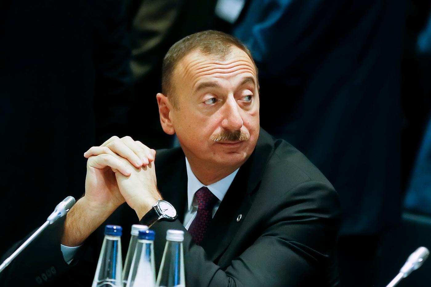 Алиев: Причиной повреждения самолёта в Актау стал "обстрел с земли"