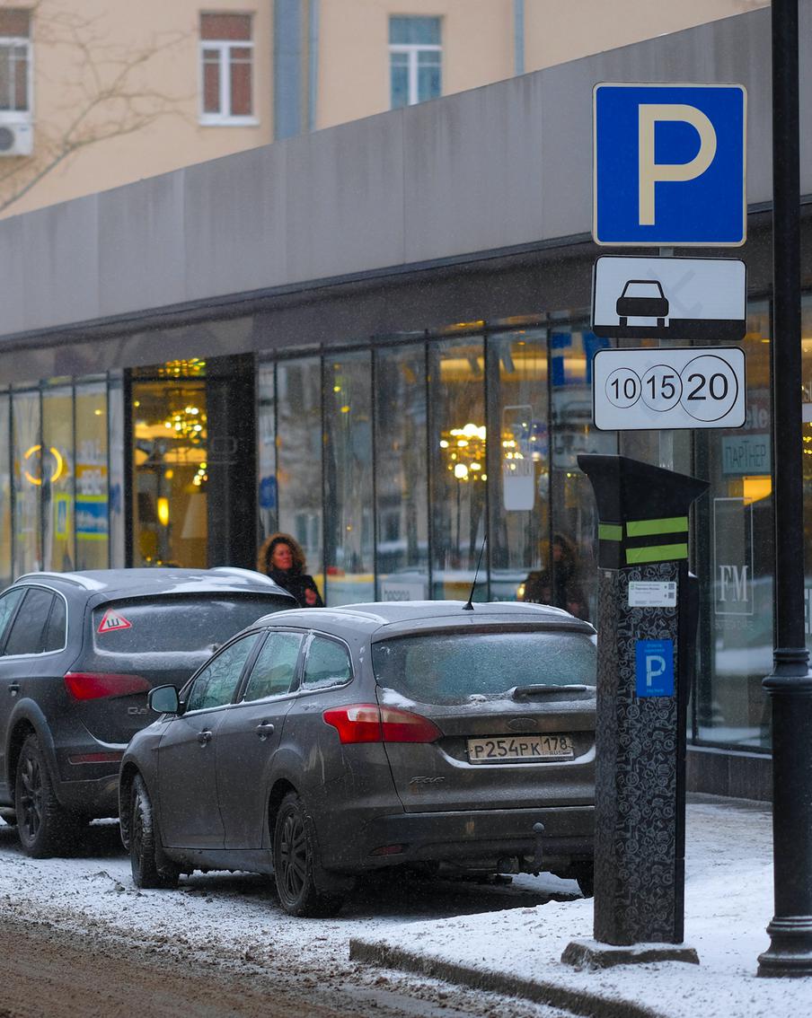 В праздничные дни в столице можно парковаться бесплатно