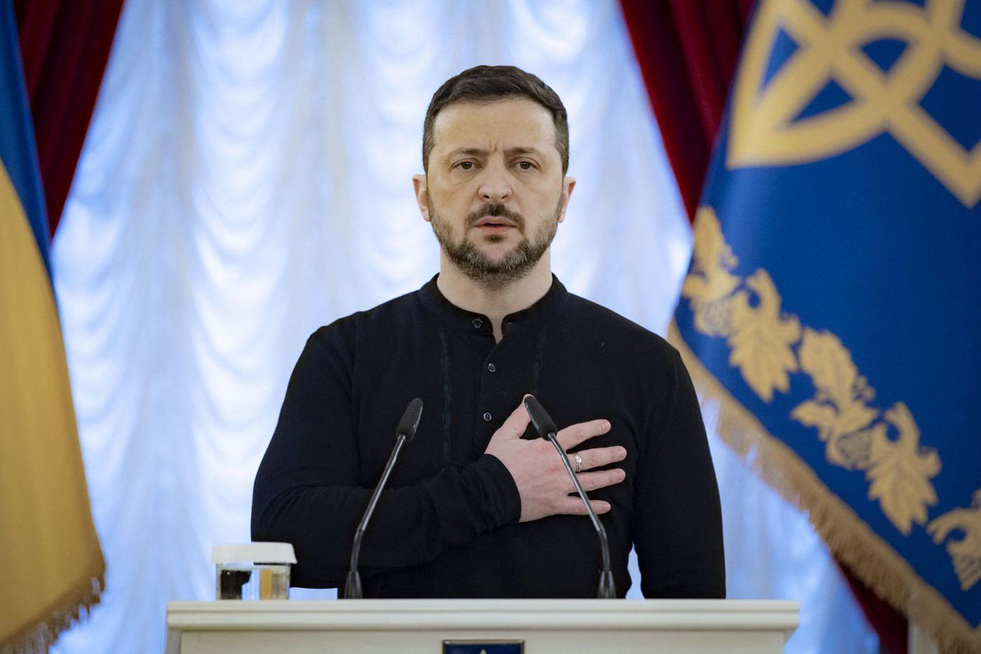 FT: в 2025 году Украина заключит мирный договор с отказом от территорий