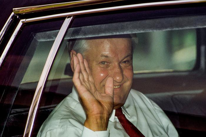 Журналист Феклистов рассказал о подготовке обращения Ельцина об отставке