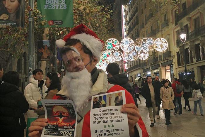 Антифашисты провели в Барселоне новогоднюю акцию протеста против Зеленского