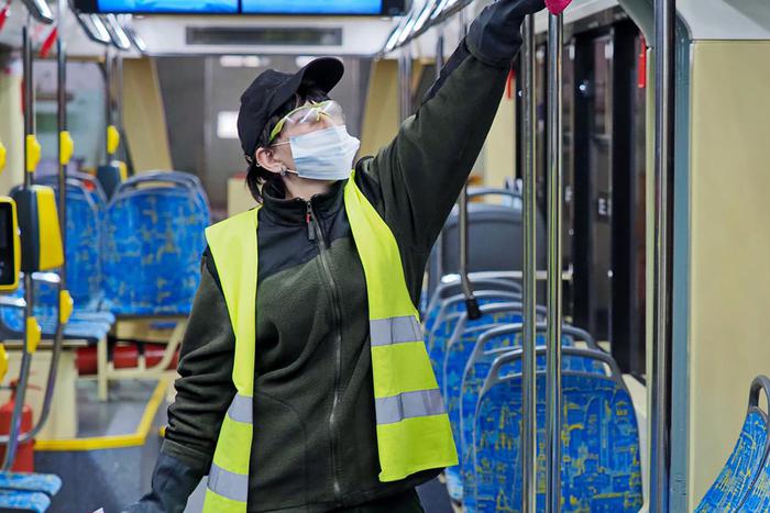 Более 8 тыс. автобусов и электробусов ежедневно проходят санитарную обработку