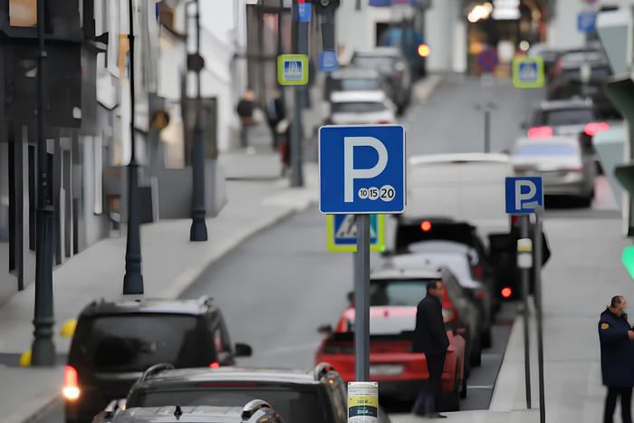 Максим Ликсутов: в 2025 году уличная парковка будет бесплатной в Москве 72 дня