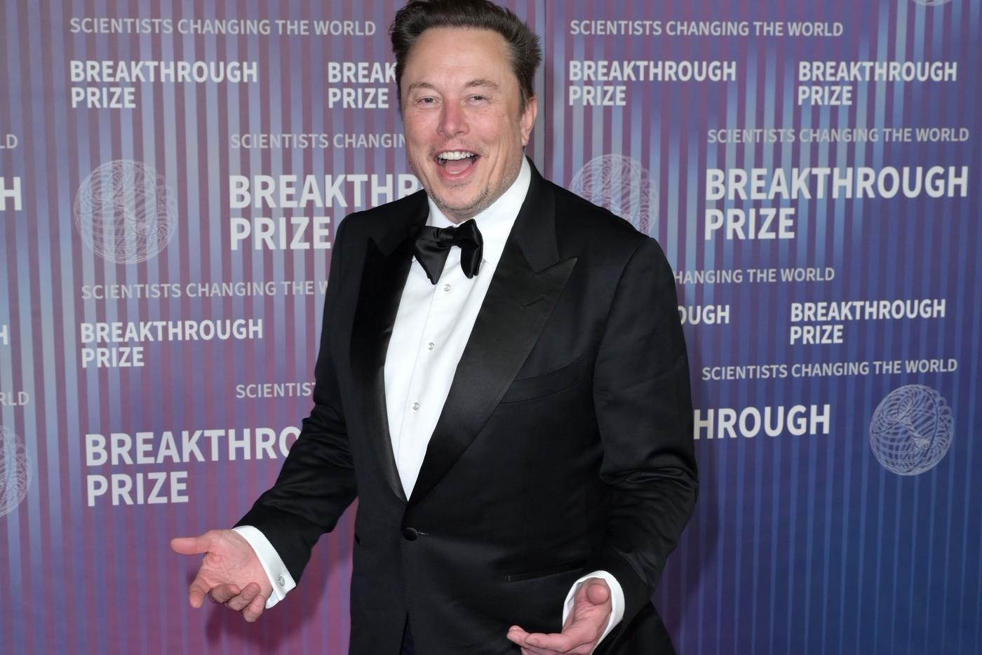 Илон Маск считает, что Карл III должен распустить парламент