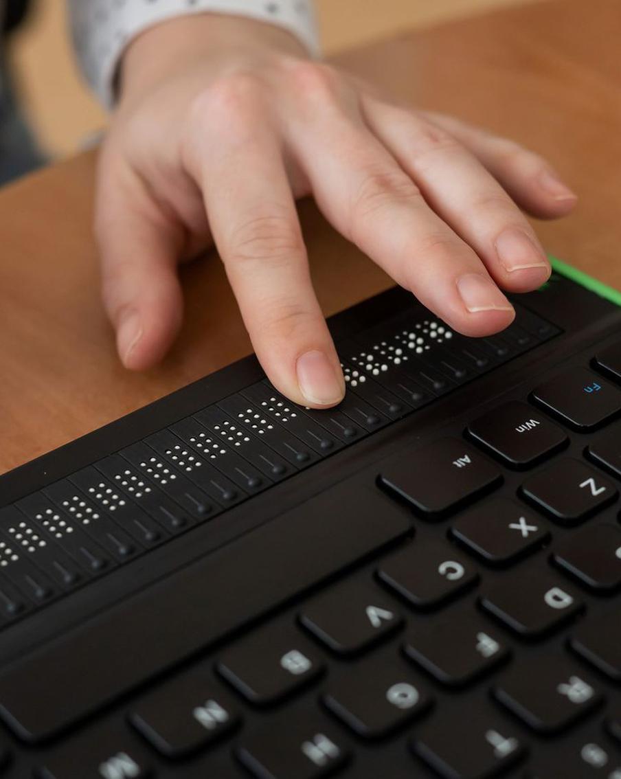 Как пользоваться шрифтом Брайля. И для чего он вообще нужен