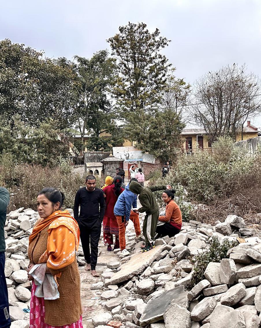 Количество жертв мощного землетрясения в Тибете увеличилось до 53 человек