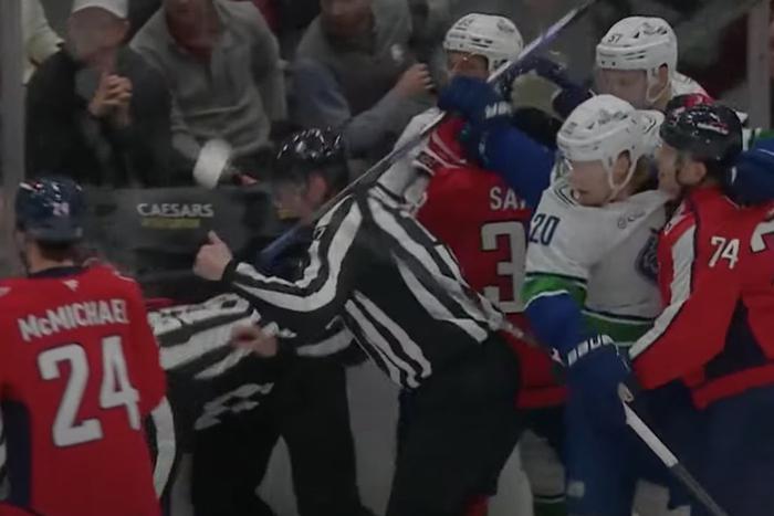 Хоккеисты "Вашингтона" и "Ванкувера" подрались в начале матча