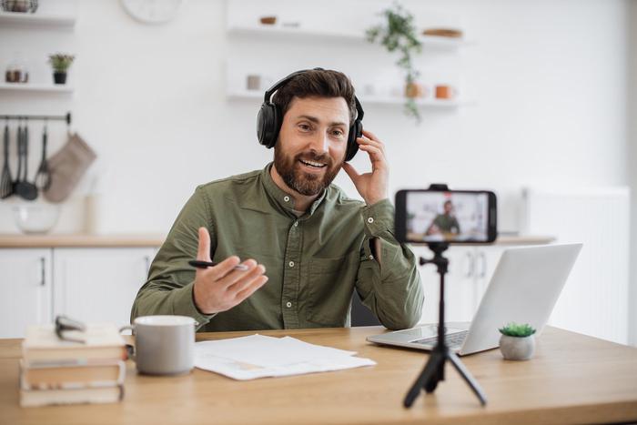 Маркетолог раскрыл секрет видео, как стать блогером с миллионом