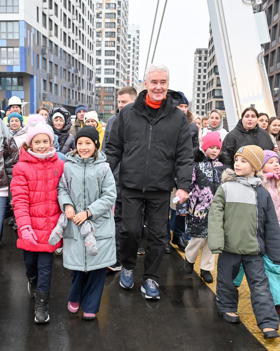 Сергей Собянин открыл новый велопешеходный мост в Нагатинском Затоне. Он соединит одну часть района с другой