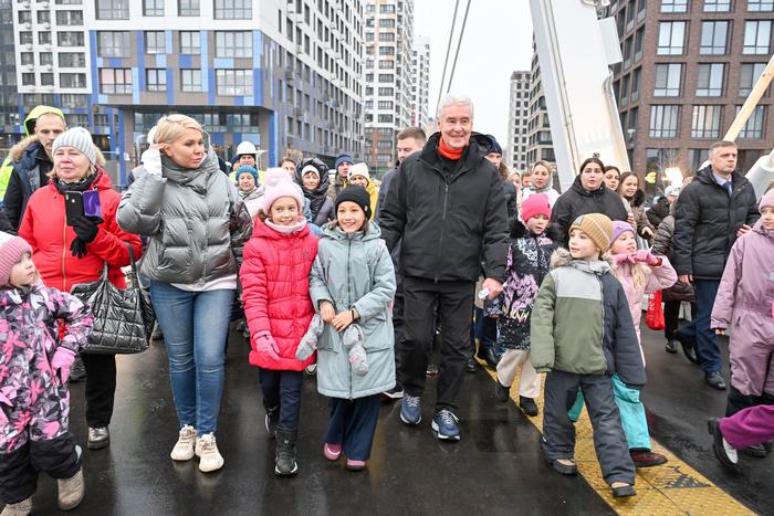 Сергей Собянин открыл новый велопешеходный мост в Нагатинском Затоне. Он соединит одну часть района с другой