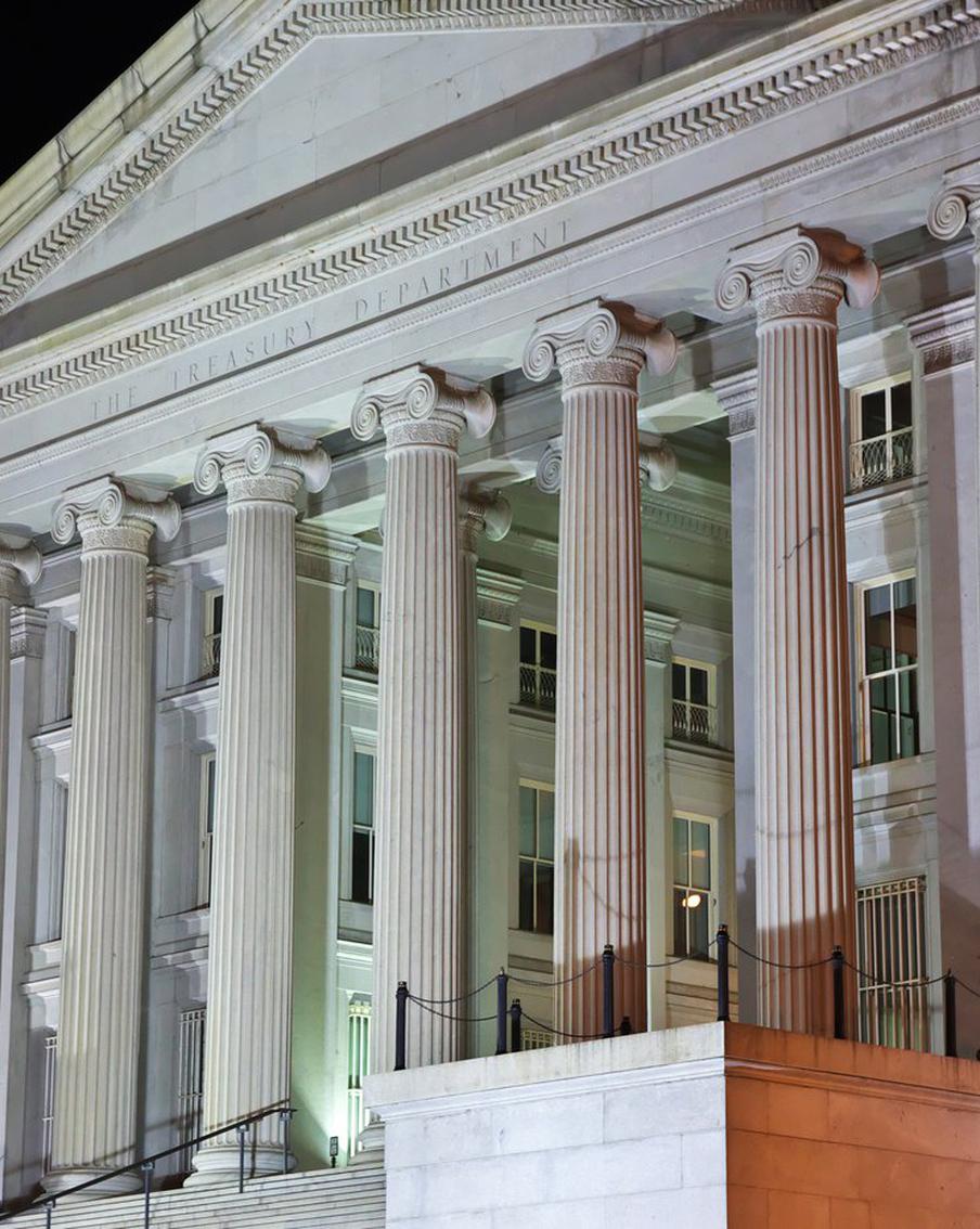 Американские власти ввели санкции против российских компаний-нефтедобытчиков "Газпром нефть" и "Сургутнефтегаз"