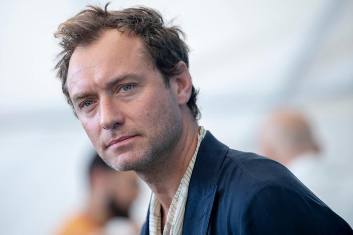 Джуд Лоу сыграет молодого Путина в экранизации книги "Кремлёвский волшебник"