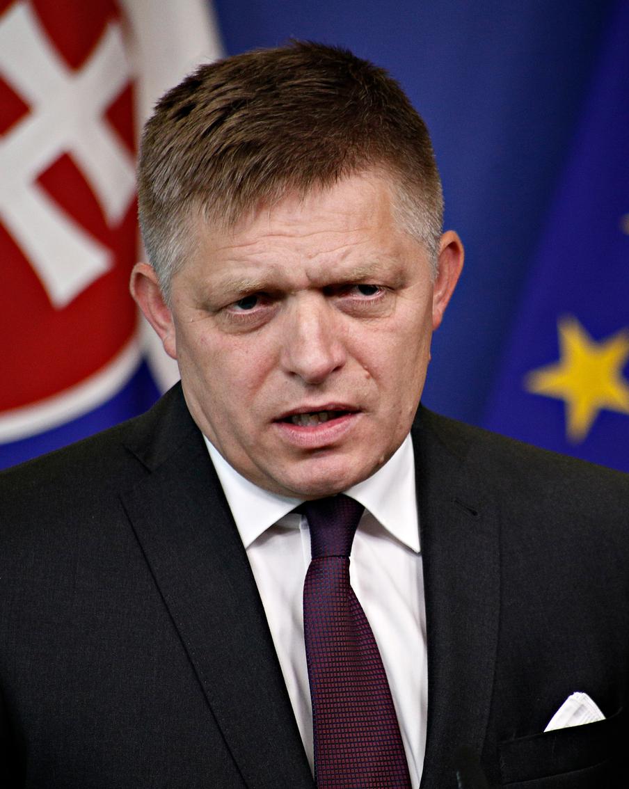 Фицо назвал Зеленского "попрошайкой и шантажистом"