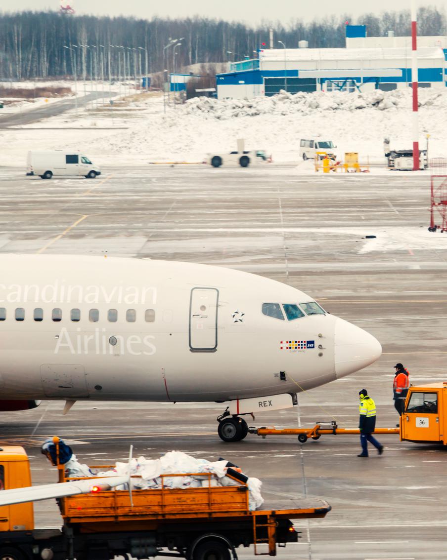 В петербургском аэропорту Пулково продлили запрет на отправку и приём авиарейсов из-за непогоды