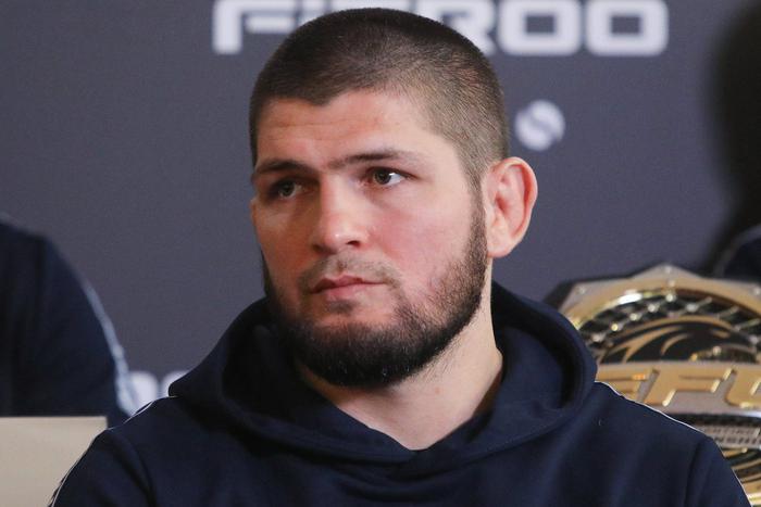 Экс-боец UFC Хабиб Нурмагомедов был снят с рейса в США из-за ссоры с бортпроводницей