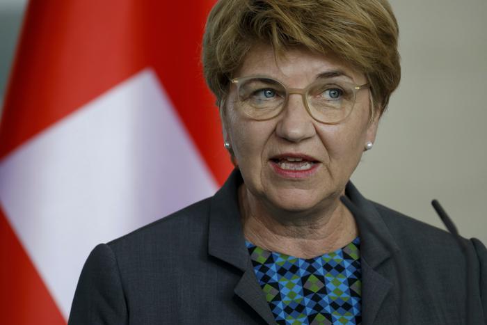 В Швейцарии призывают сместить министра обороны страны из-за оказания помощи Украине