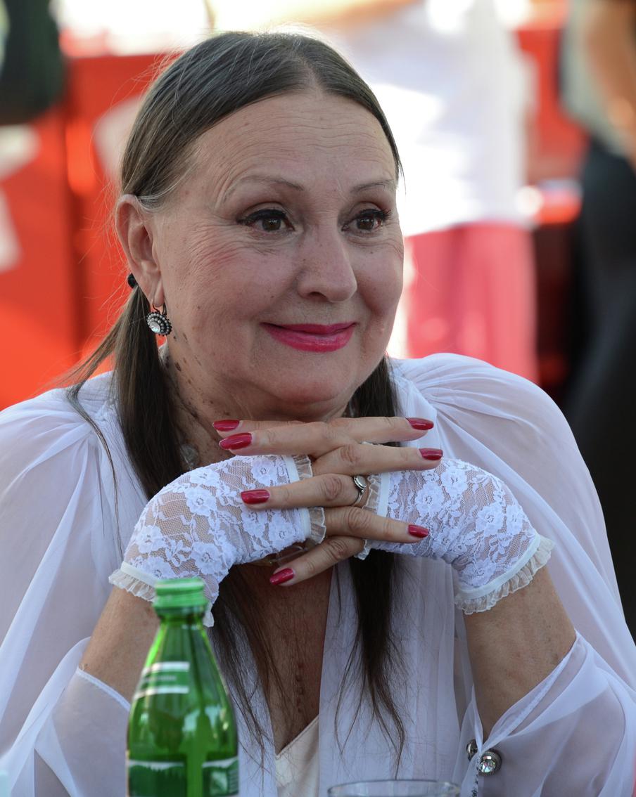 Актриса Кадочникова отказалась перейти на украинский на вручении премии