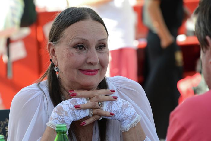 Актриса Кадочникова отказалась перейти на украинский на вручении премии