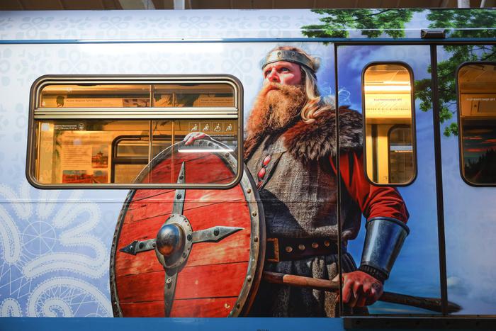 Тематический поезд, посвященный родине Деда Мороза, запустили в метро