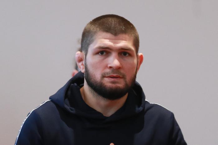 "Какое было основание, расовое?": почему Нурмагомедова выставили из самолёта