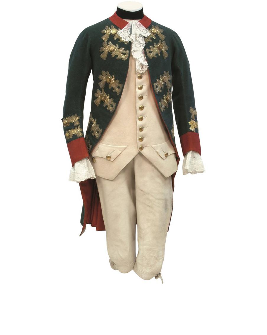 Кафтан по форме офицера лейб-гвардии Преображенского полка образца 1762 года. Принадлежал императору Петру III. 1762 год. Государственный музей-заповедник "Павловск", Санкт-Петербург.