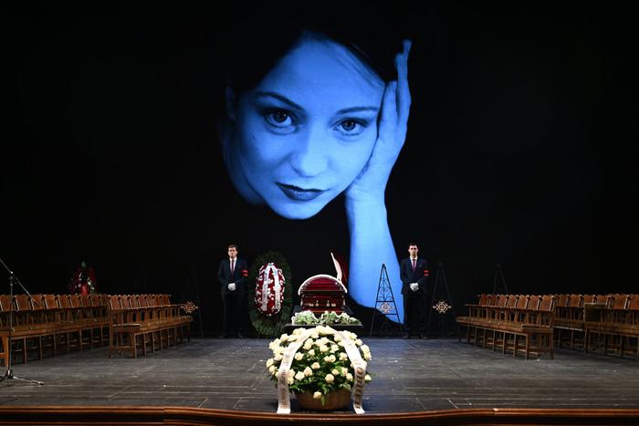 В МХТ им. Чехова началось прощание с Евгенией Добровольской