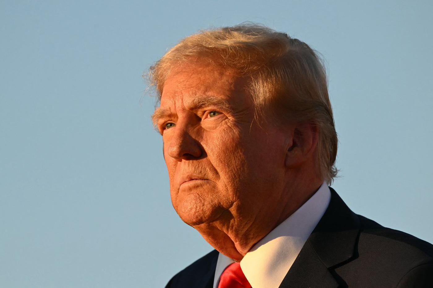 Трамп заявил, что хотел бы как можно раньше встретиться с Путиным