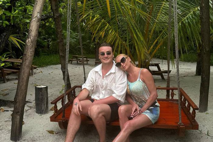 "Я понимаю, вам интересно, кто с кем спит": Волочкова показала, с кем отдыхает на Мальдивах