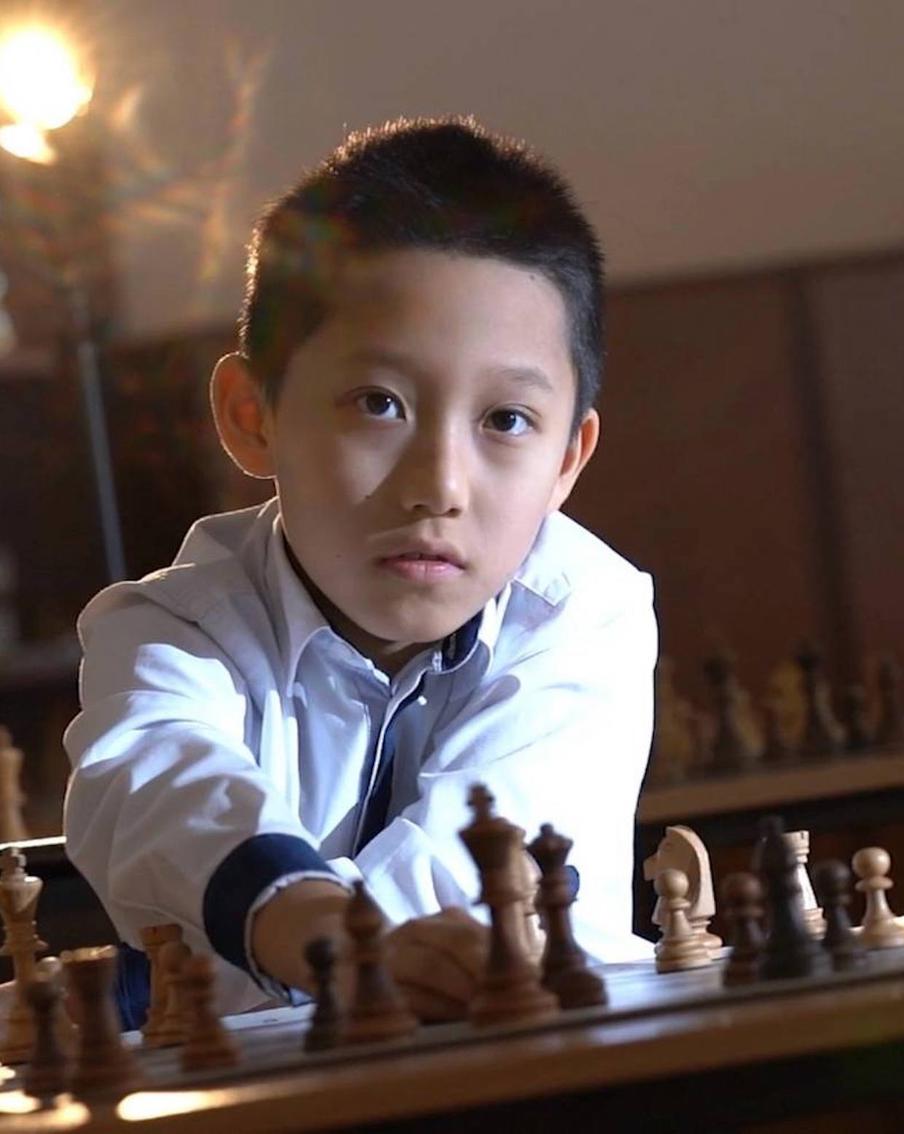 Москвич бьёт рекорды и ставит маты в перерывах между ИЗО и математикой