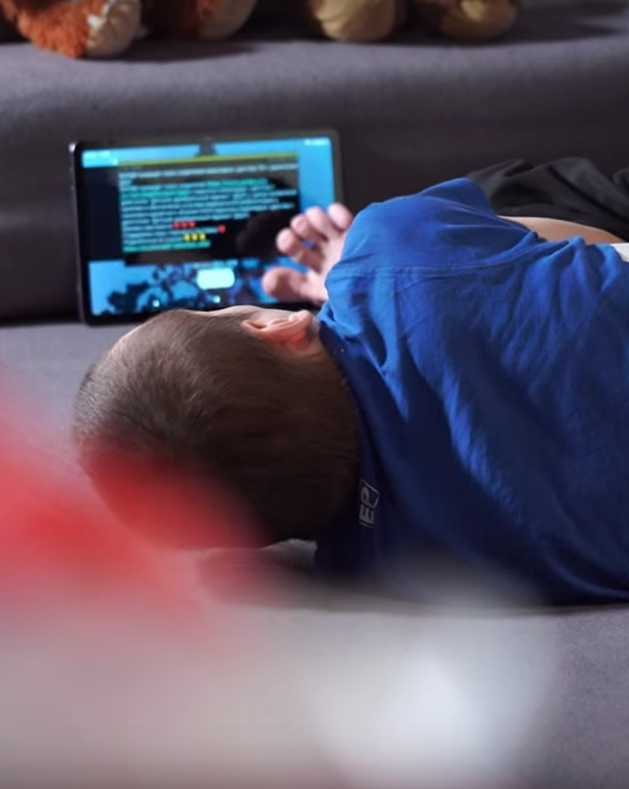 Одной правой, или удивительная история Вадика: как парализованный мужчина работает SMM-щиком