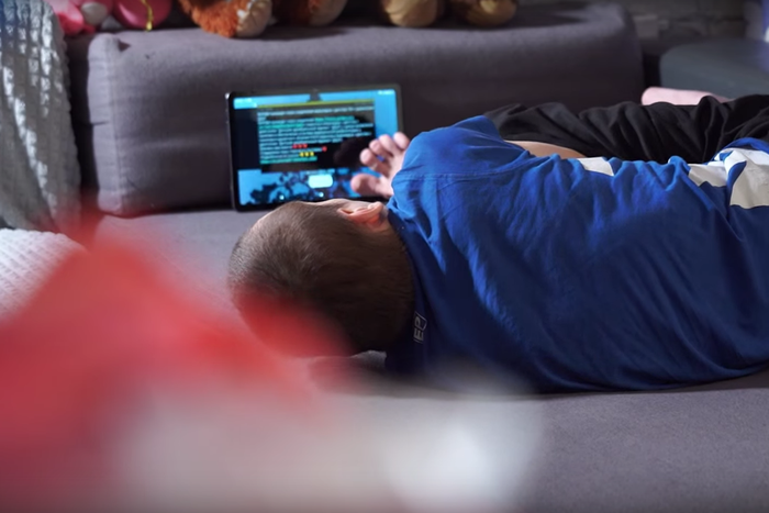 Одной правой, или удивительная история Вадика: как парализованный мужчина работает SMM-щиком