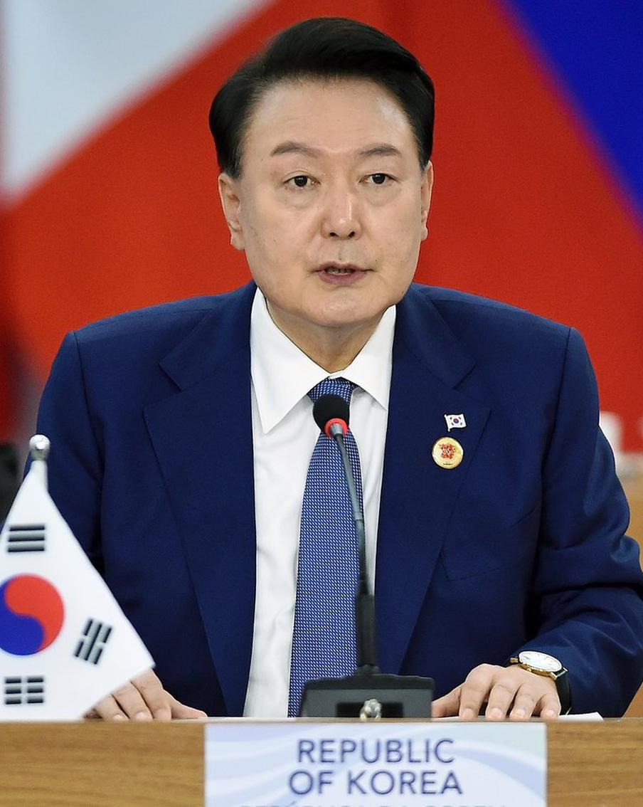 Задержанный президент Южной Кореи отказался давать показания, пишут СМИ