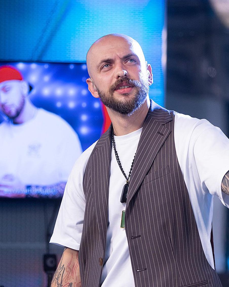 Рэпер ST рассказал о новогодних праздниках, дуэте с Григорием Лепсом и планах на 2025 год