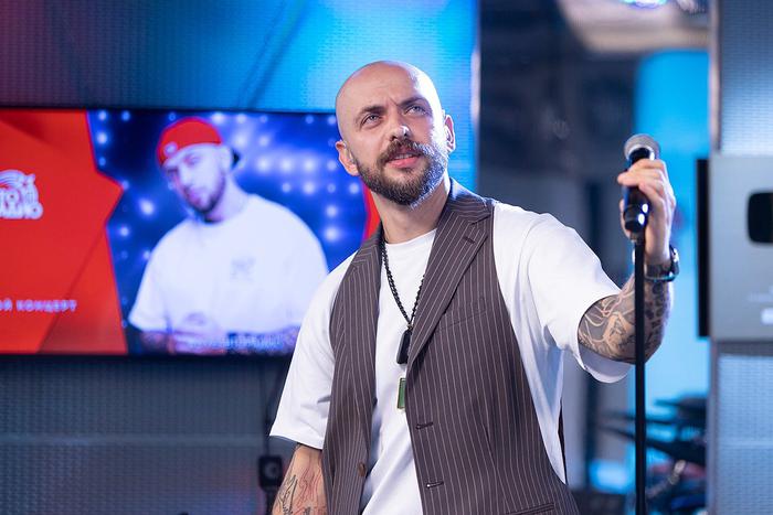 Рэпер ST рассказал о новогодних праздниках, дуэте с Григорием Лепсом и планах на 2025 год