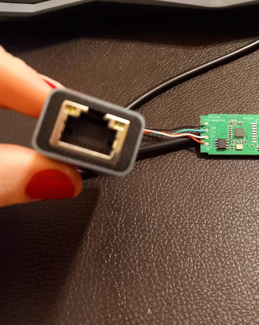 Эксперт по кибербезопасности заявила, что переходники из Китая воруют пароли