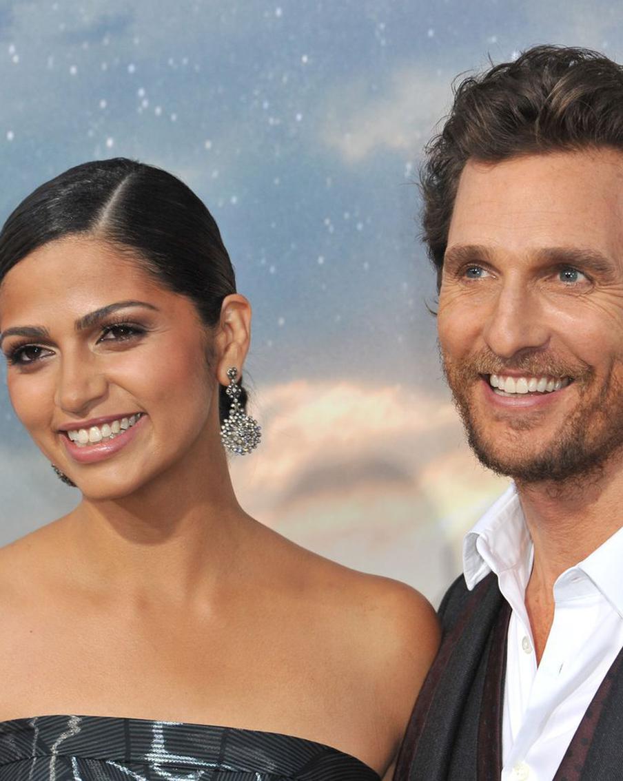 Женщина на работе, мужчина — дома. Рисковать приходится обоим