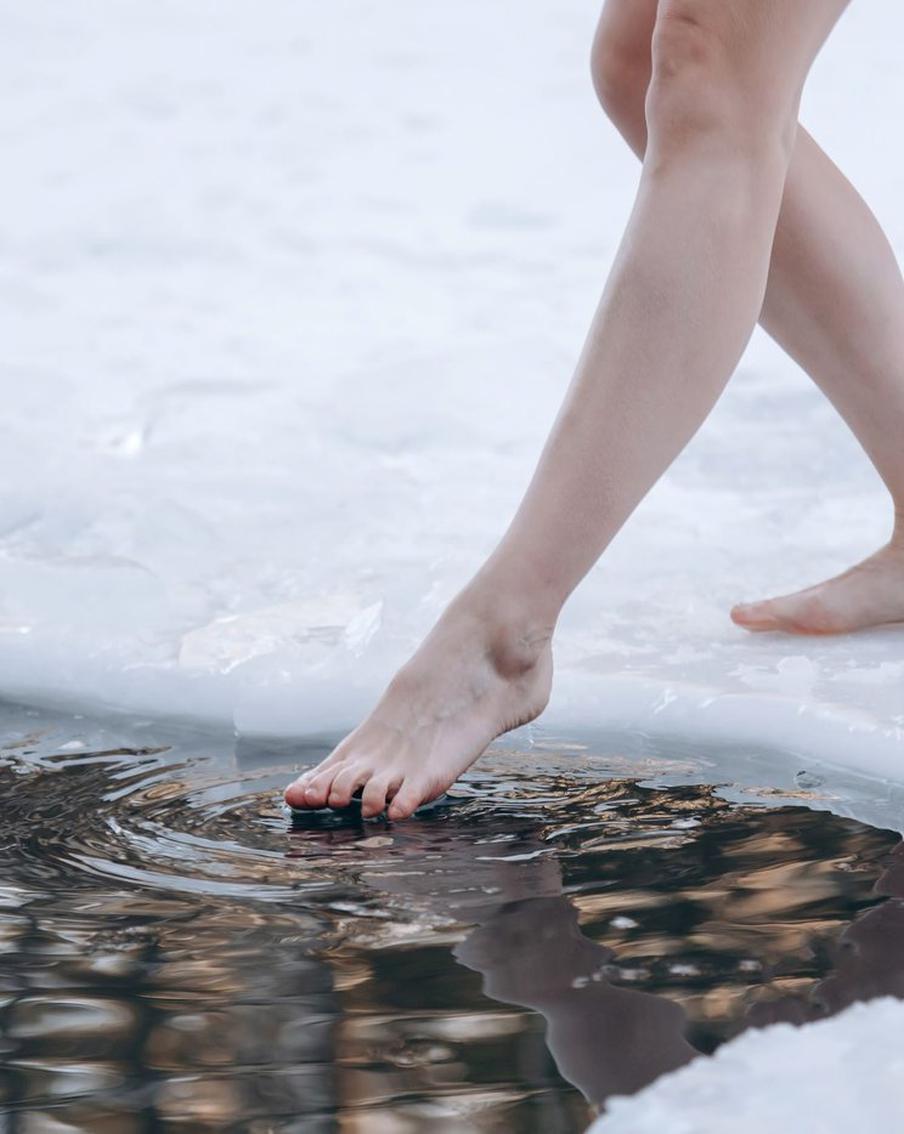 Врачи рассказали, как подготовиться к крещенским купаниям