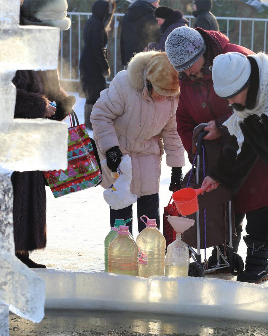 Святая вода смоет грехи и исполнит желания – эти и другие суеверия развенчал священник