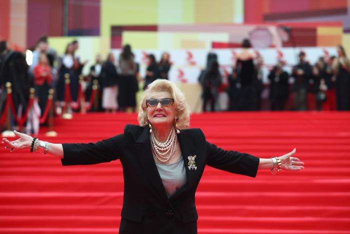 В Москве могли экстренно госпитализировать одну из звёзд советского фильма "Девчата"