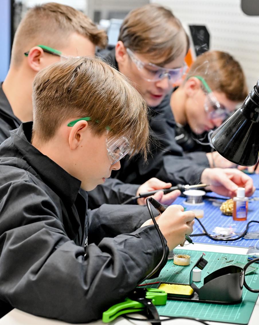 Собянин рассказал о модернизации станков в столичных школах