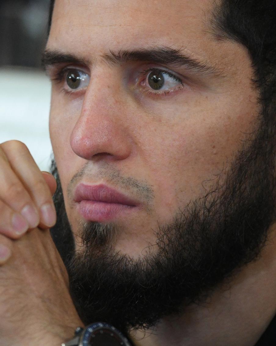 Бразилец Ренато Мойкано и россиянин Ислам Махачёв сойдутся в титульном матче UFC