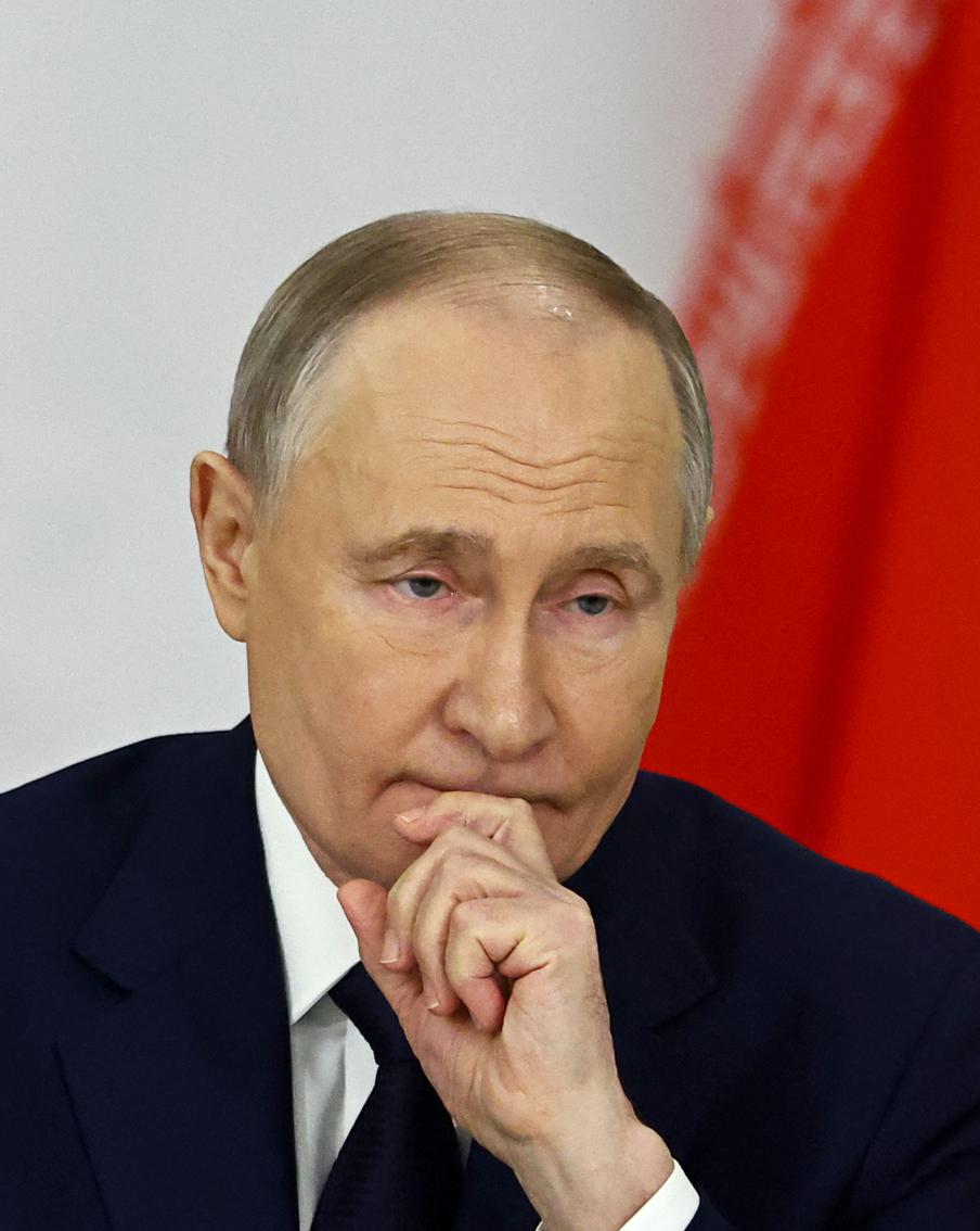 Путин посетит МГУ и проведёт совещание по экономике