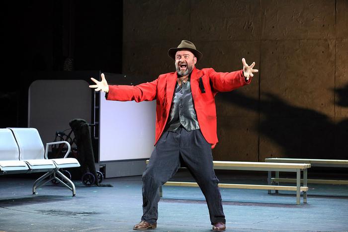 Герои Горького оказались на дне у Михалкова в новом спектакле "Мастерской "12"