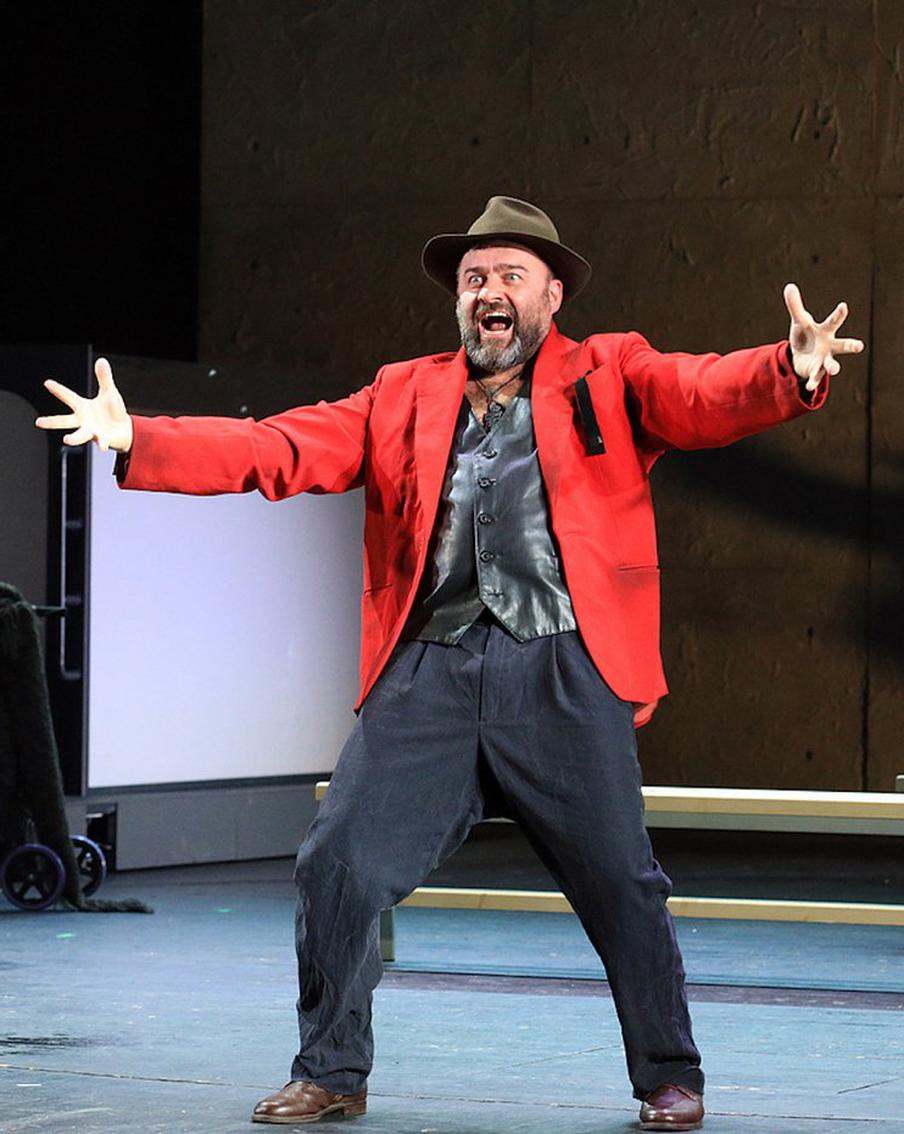 Герои Горького оказались на дне у Михалкова в новом спектакле "Мастерской "12"