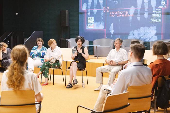 Афиша на 22 января: делаем коллажи, обсуждаем детективы и идём на стендап