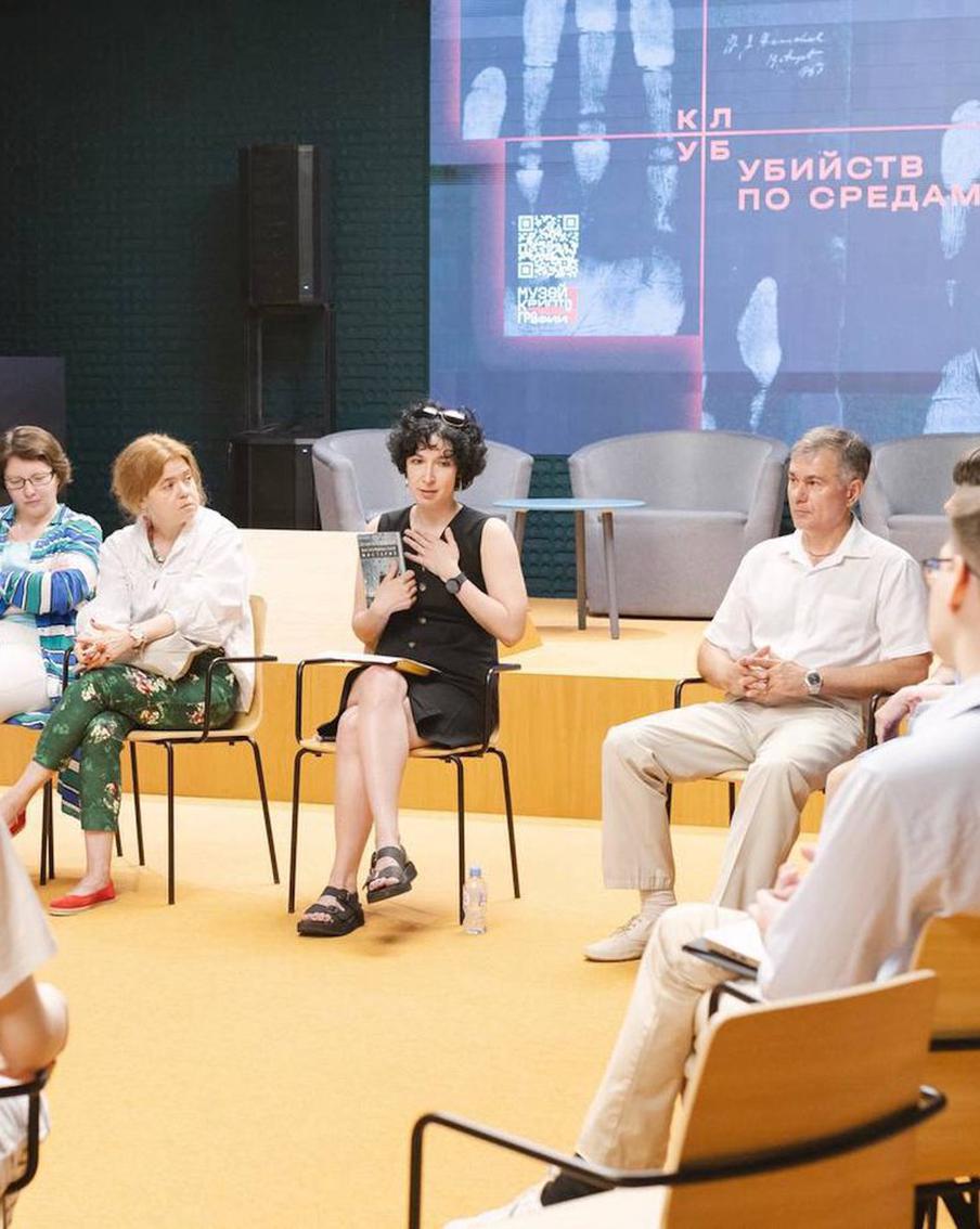 Афиша на 22 января: делаем коллажи, обсуждаем детективы и идём на стендап