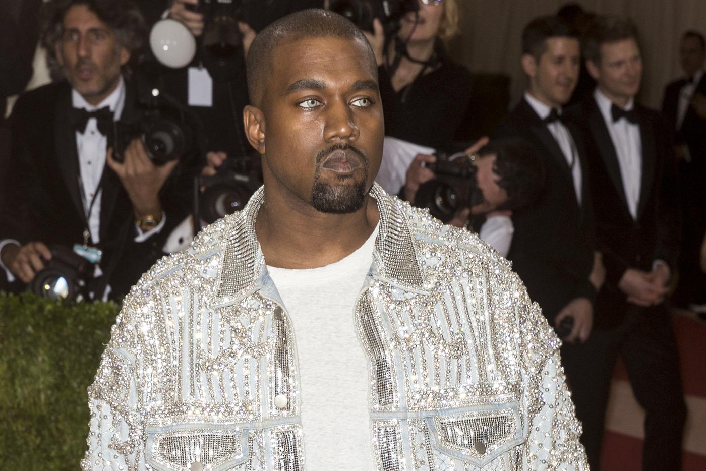 Канье Уэст анонсировал запуск женской линии Yzy: что происходило в мире моды и красоты на этой неделе